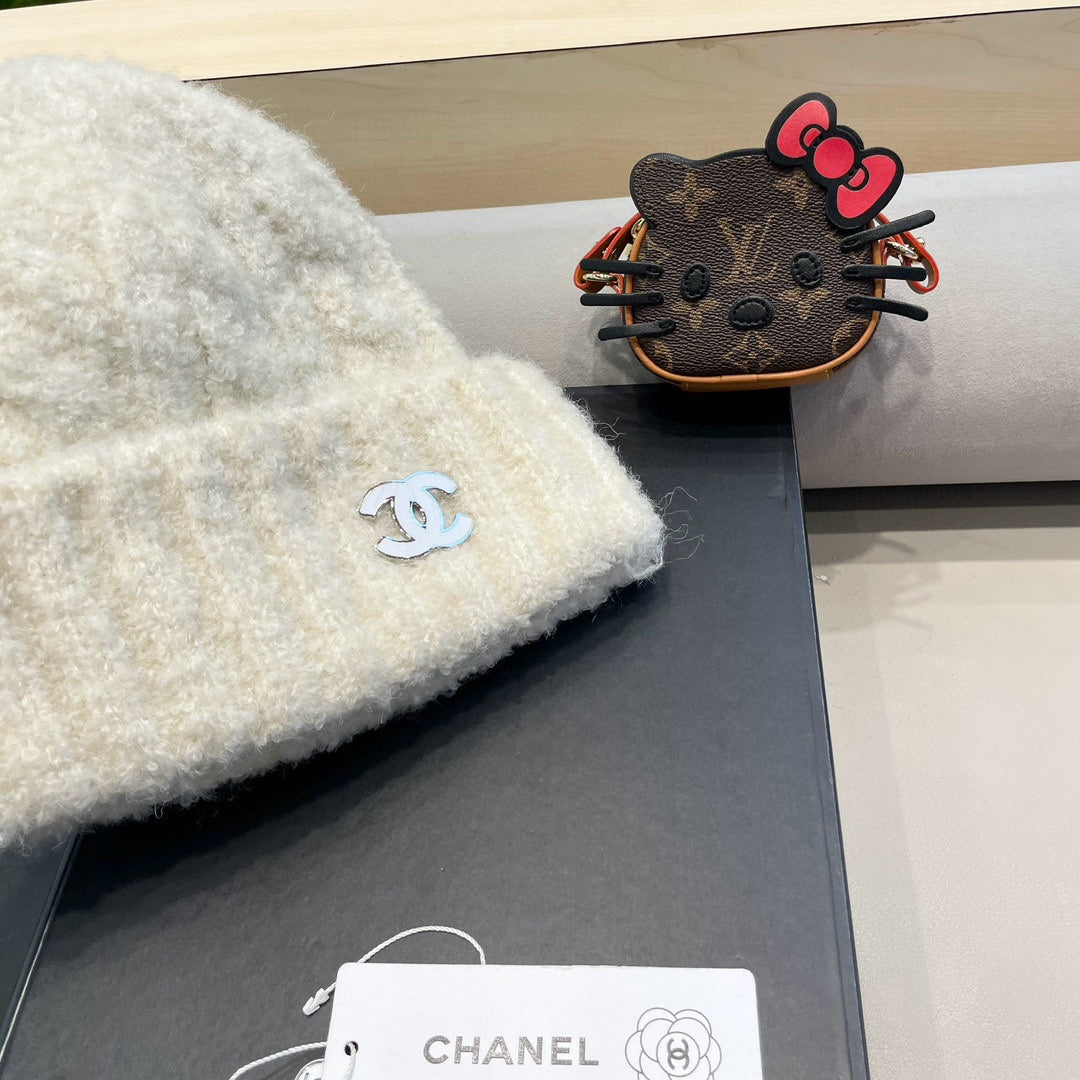 CHANEL BEANIE HAT IN WHITE WOOL 413328