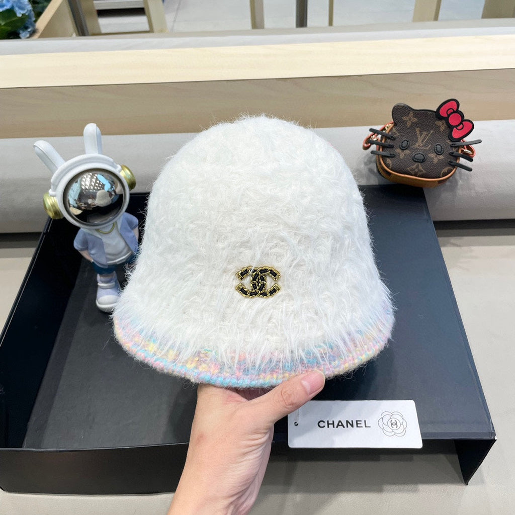 CHANEL BUCKET HAT IN WHITE LAMB FUR 419468