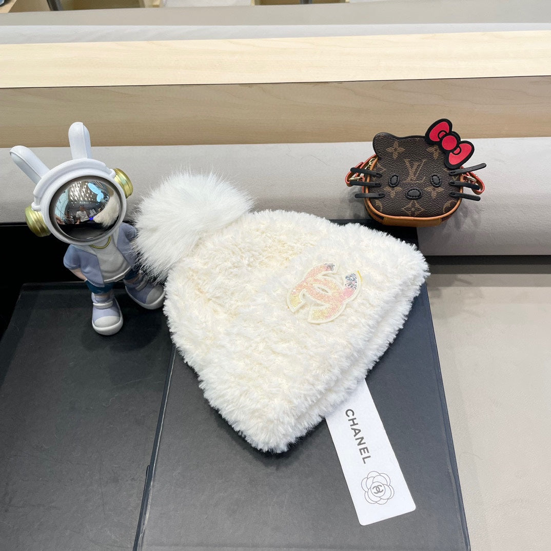 CHANEL BEANIE HAT IN WHITE SOLF FLEECE 419714
