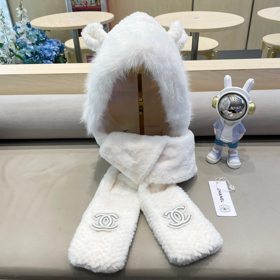 CHANEL BALACLAVA HAT IN WHITE FLEECE 422223