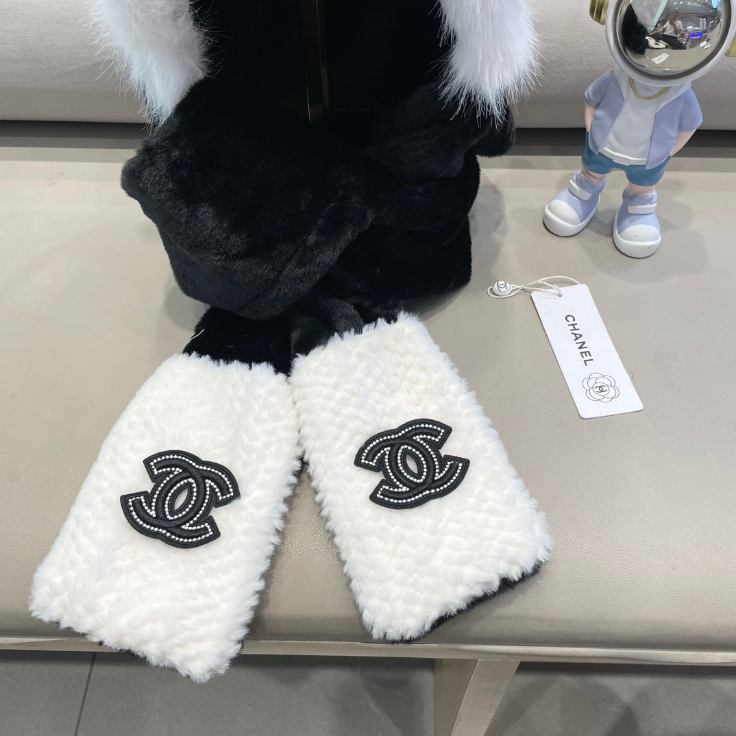 CHANEL BALACLAVA HAT IN BLACK MIX WHITE FLEECE 422216