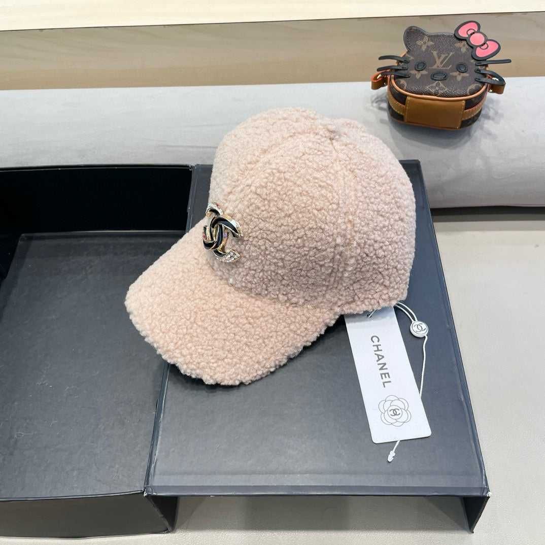 CHANEL BASEBALL HAT IN LIGHT PINK LAMB FUR 424252