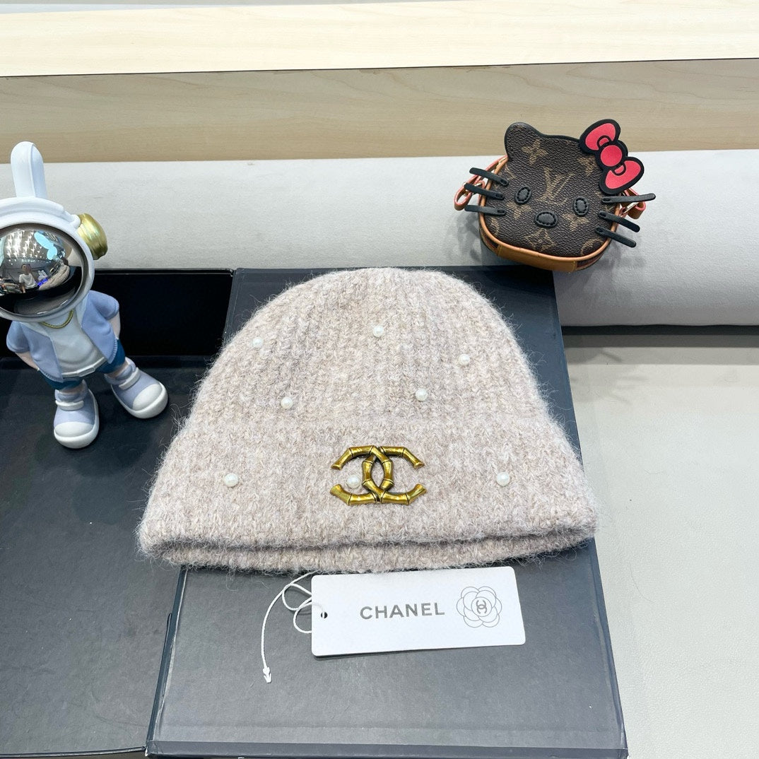 CHANEL BEANIE HAT IN KHAKI BROWN WOOL 430084