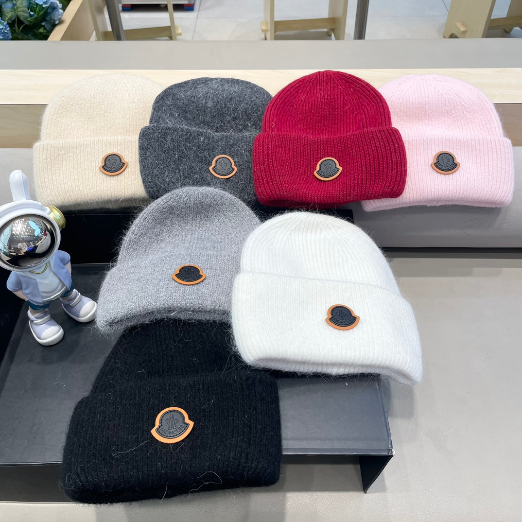 MONCLER BEANIE HAT IN BLACK WOOL 438123