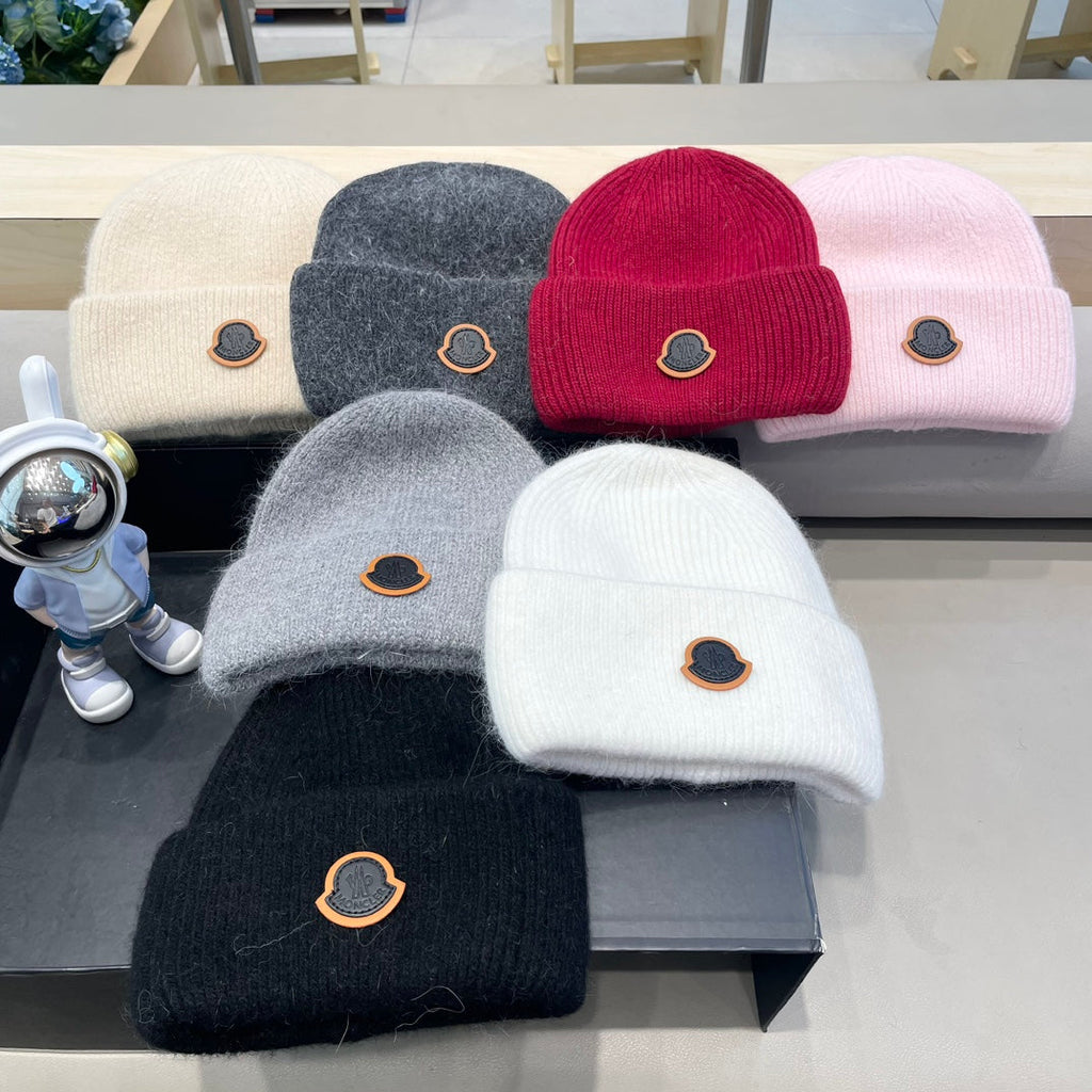 MONCLER BEANIE HAT IN CHERRY RED WOOL 438124