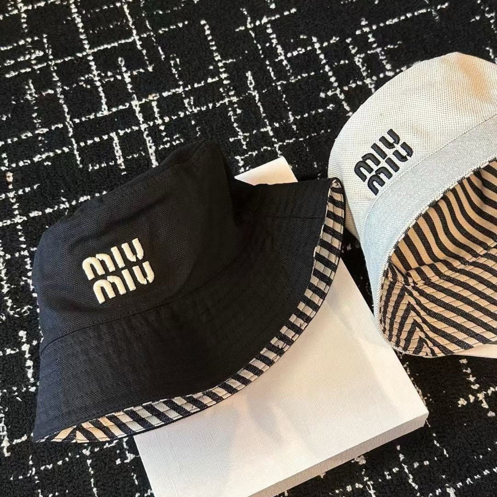MIU MIU MM CLASSIC REVERSIBLE BUCKET HAT IN LIGHT BEIGE AND BLACK FABRIC